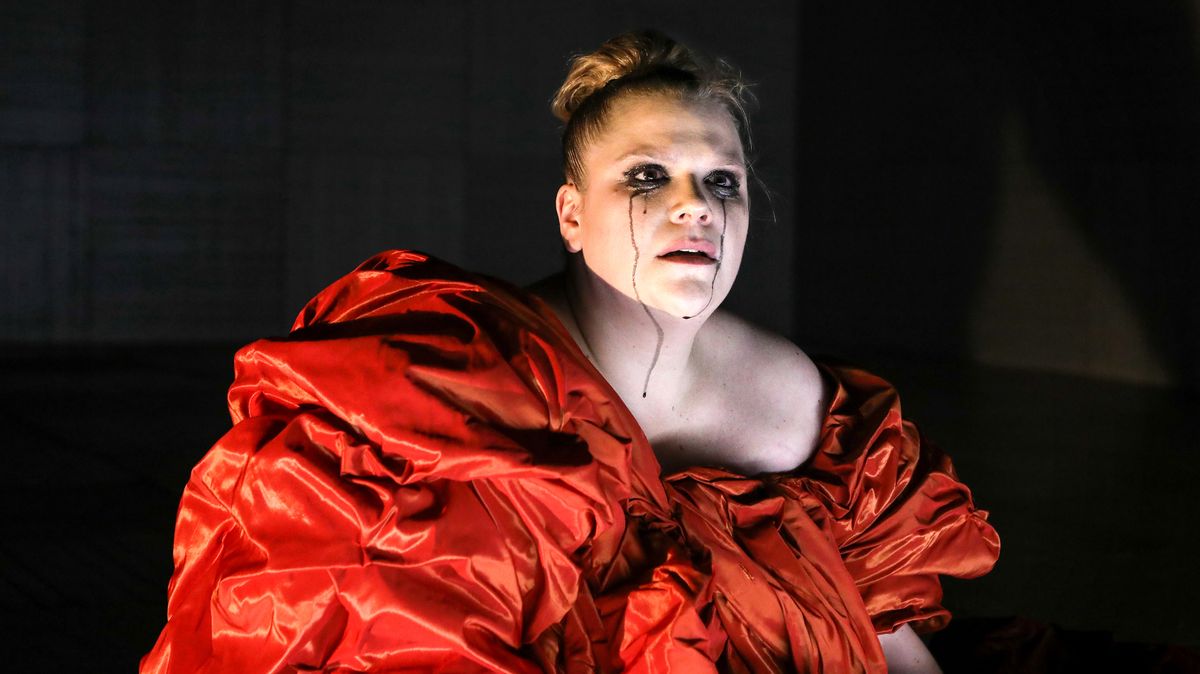 Recenze: Pařízek na divadelním festivalu účtuje s kapitalismem